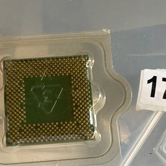 AMD Athlon AXDA2400DKV3C 2.0GHz 256KB CPU (REF1752) - Picture 4 of 4